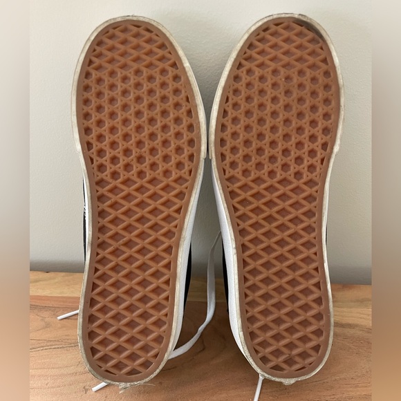 Vans men size 7.5  women 9.0  condition is very good ( wore only twice) - Picture 6 of 9